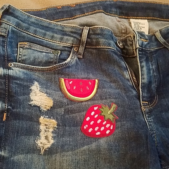 Custom distressed H&M skinny jeans with decals - Picture 3 of 6